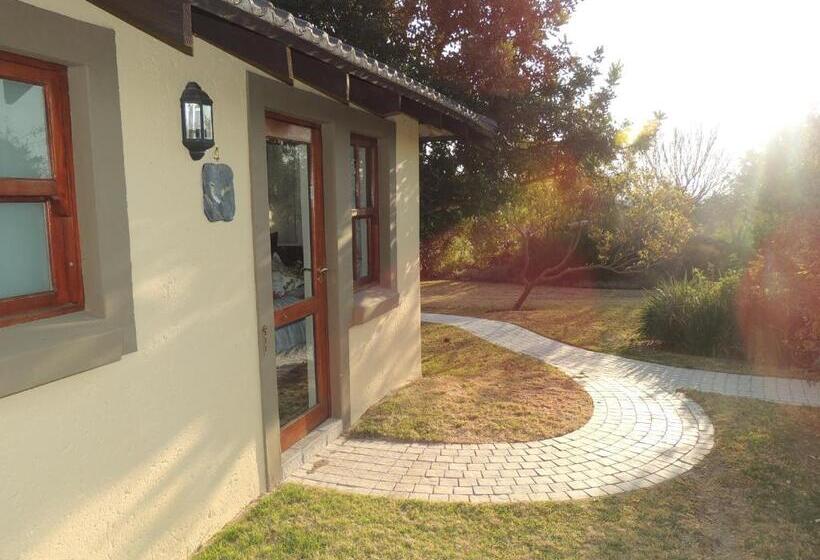Номер Стандарт Вид на Сад, Strawberry Fields Country Manor Guest House