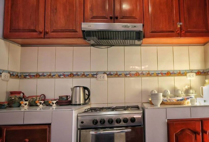 سرير فى غرفة مشتركه, Okidoki Cusco Hostal