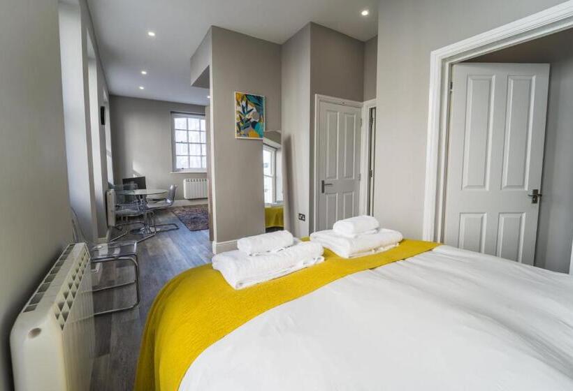 스탠다드 스튜디오, 1 Elliot Terrace