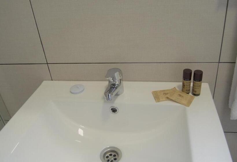 Студио Стандарт с Балконом, Apartamentos Turísticos Vitoria By Petit Hotels