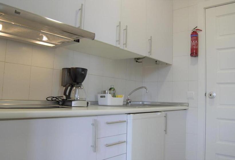 Студио Стандарт с Балконом, Apartamentos Turísticos Vitoria By Petit Hotels