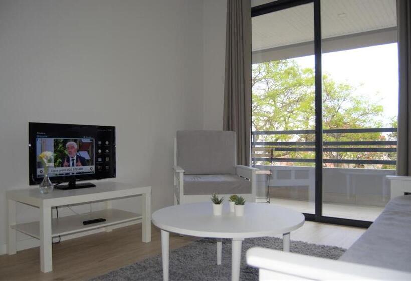 Студио Стандарт с Балконом, Apartamentos Turísticos Vitoria By Petit Hotels