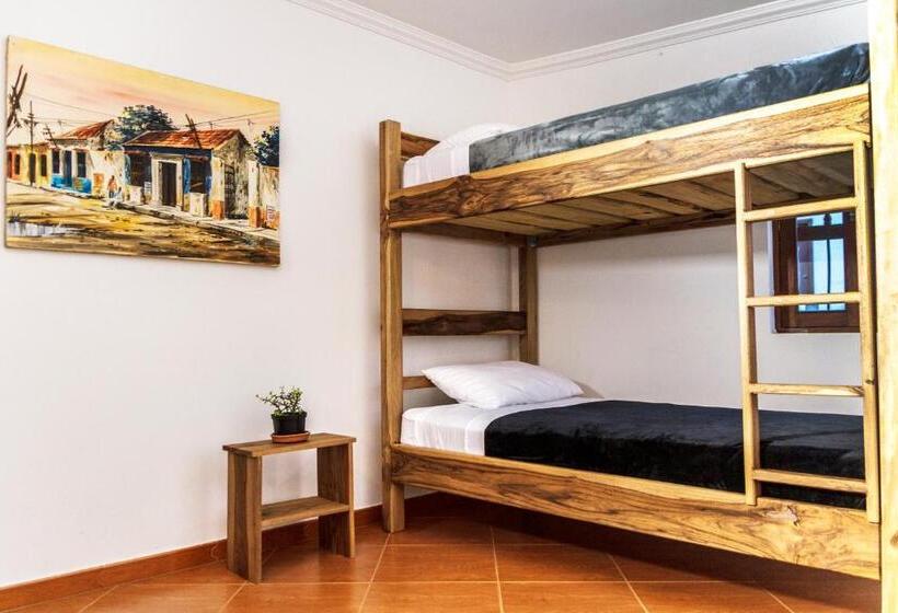 Номер Стандарт Четырехместный Совместный Санузел, Nibiru Hostel