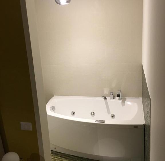 اتاق استاندارد با وان آب گرم, Suberito Rooms&bar