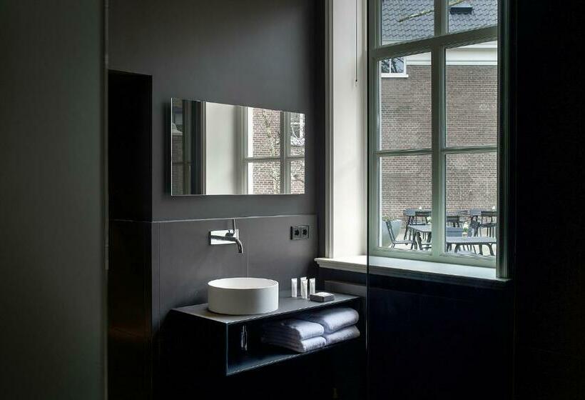 Номер Deluxe Кровать Кинг, Kazerne Hotel   Member Of Design Hotels