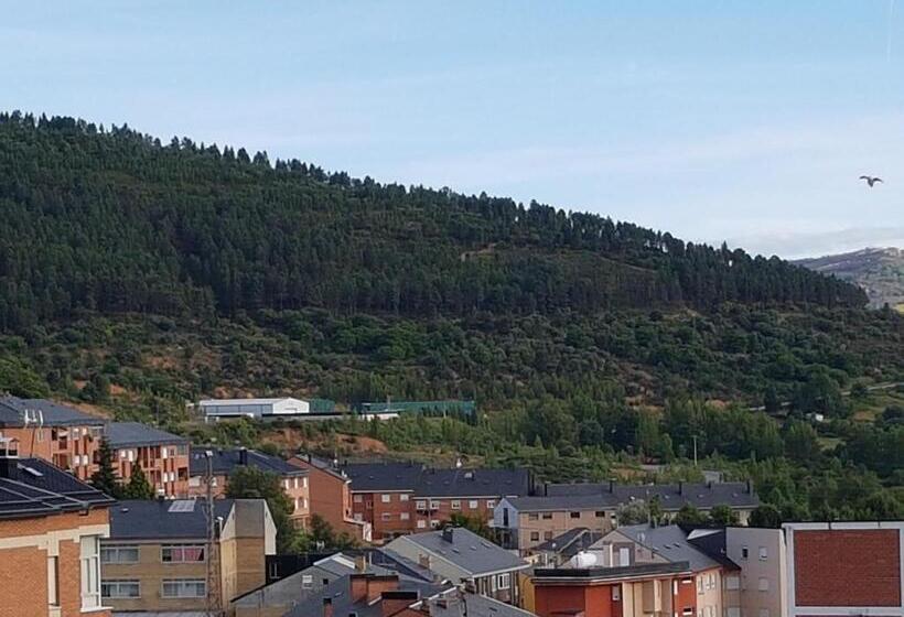 Номер Стандарт Индивидуальный с Балконом, Hostal Camelot