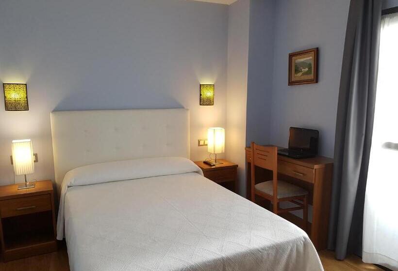 Номер Стандарт с Балконом, Hostal Camelot