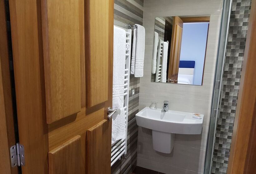 Номер Стандарт с Балконом, Hostal Camelot