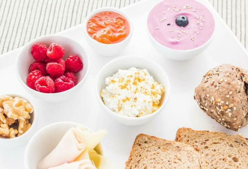 Номер Superior с Балконом, Longevity Health & Wellness Hotel   Adults Only