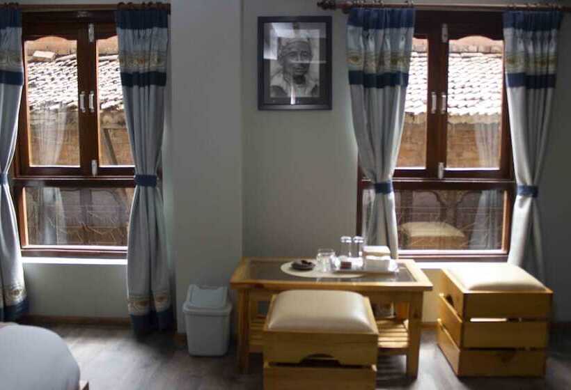 اتاق لوکس, Inn Sangrahalaya