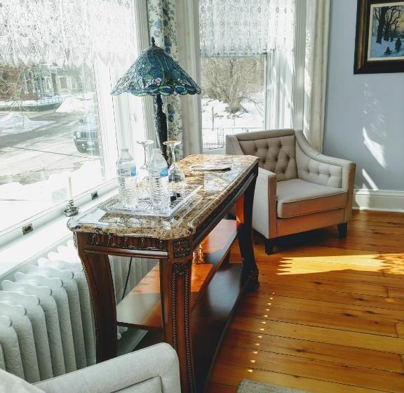스탠다드 룸 킹사이즈 침대, Lamberson Guest House