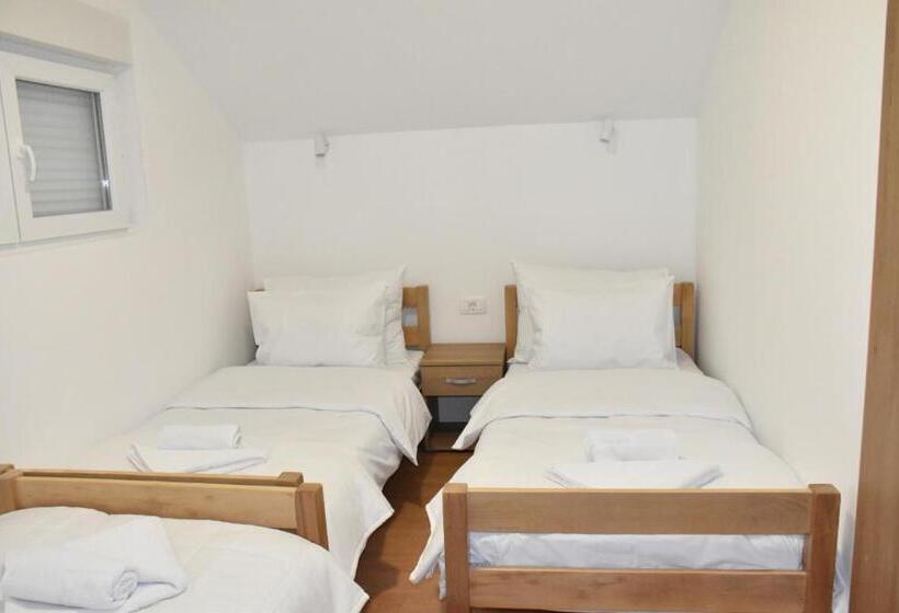 سوئیت 2 خوابه, Aparthotel Koliba