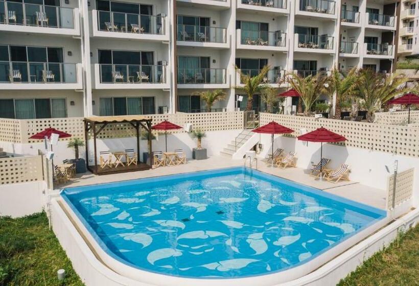 Люкс, Hideout Okinawa Uruma
