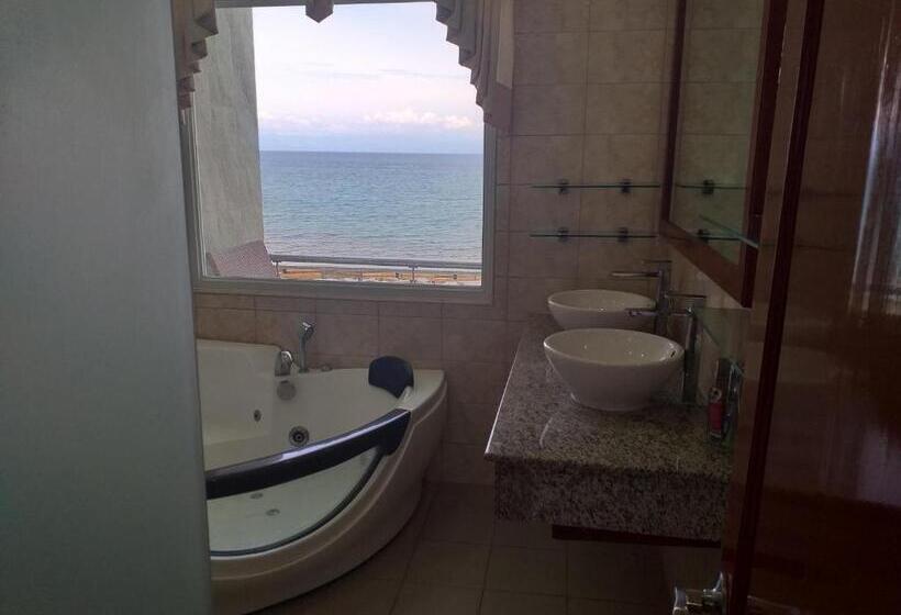 Номер Deluxe, Ocean Breeze Resort