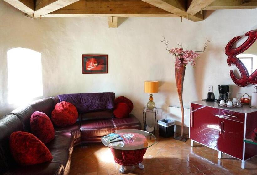 Люкс с Бассейном, Chambre D'hôtes Au Château De Belcastel