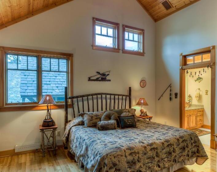 Люкс Кровать Кинг, The Lodge At Trout Creek Bed And Breakfast