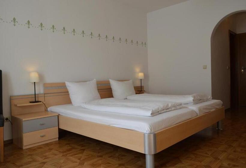 Номер Стандарт, Bayersoier Hof