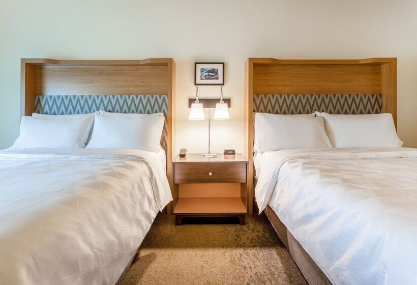 Люкс, Holiday Inn & Suites Cedar Falls Waterloo Event Ctr, An Ihg