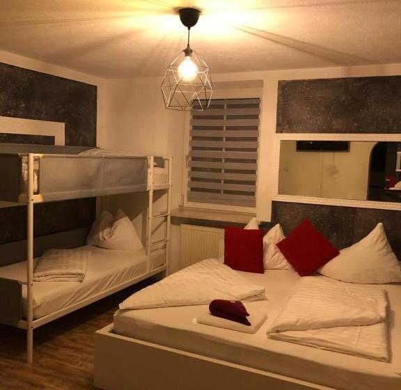 Четырехместный Номер Классик, Center Rooms Villach