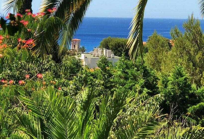 小型豪华套房, The Address Cassis
