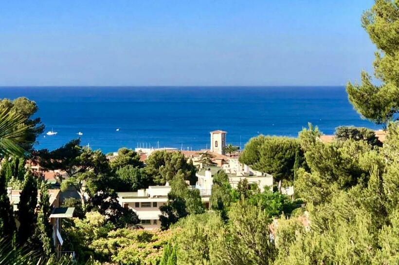 小型豪华套房, The Address Cassis