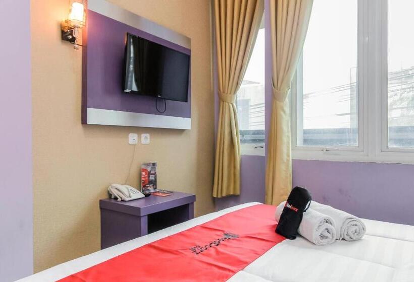 Номер Стандарт, Reddoorz Plus Near Stasiun Bekasi