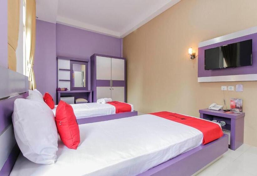 Номер Deluxe, Reddoorz Plus Near Stasiun Bekasi