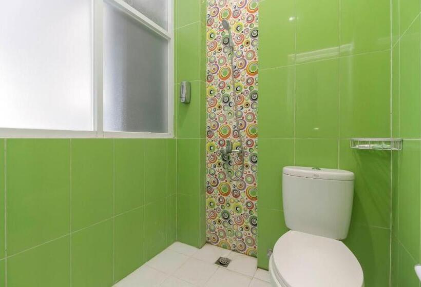 חדר משפחתי, Reddoorz Plus Near Stasiun Bekasi