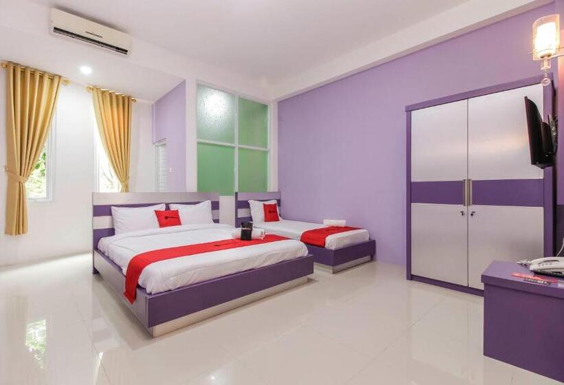 Семейный Номер, Reddoorz Plus Near Stasiun Bekasi