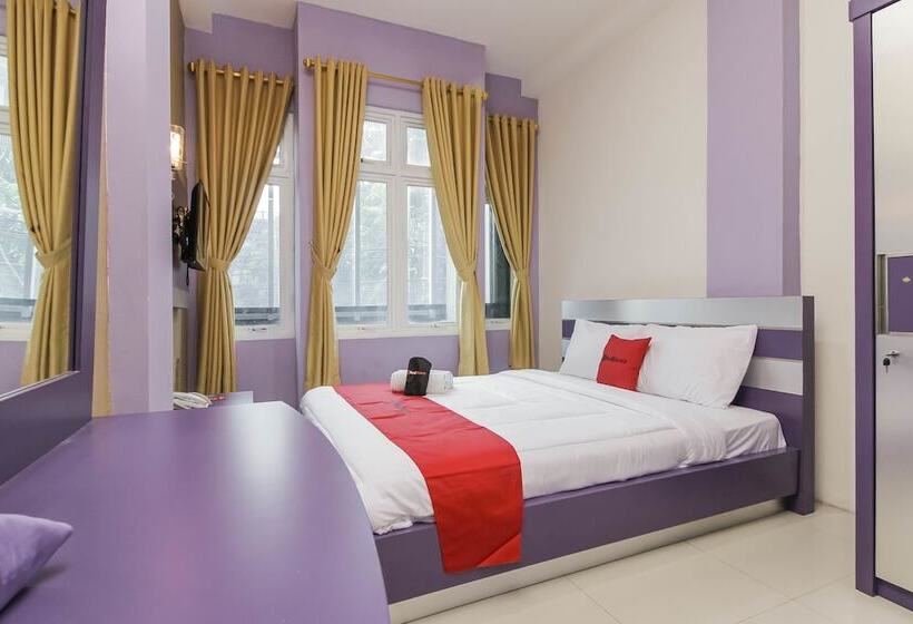 Номер Стандарт, Reddoorz Plus Near Stasiun Bekasi