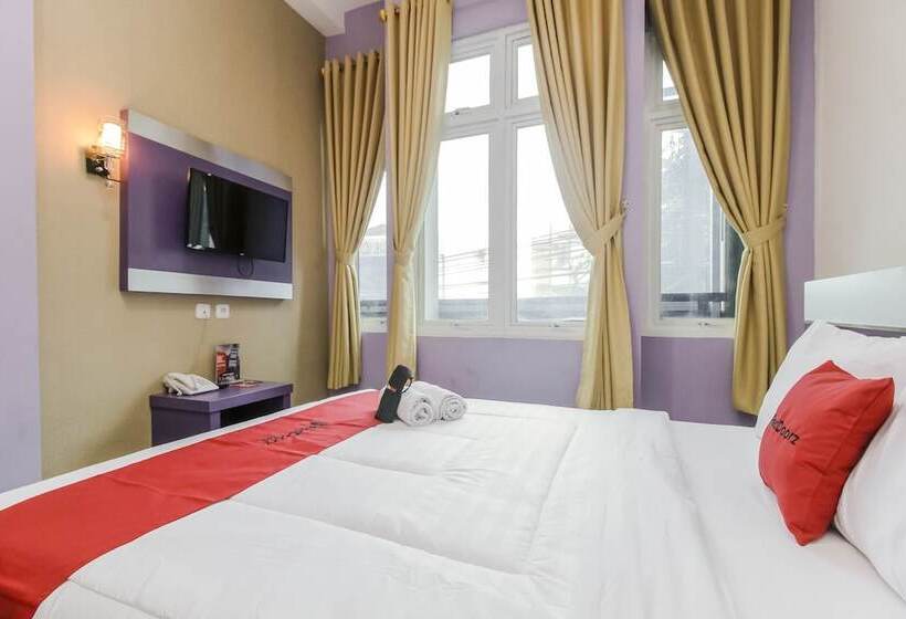 Номер Deluxe, Reddoorz Plus Near Stasiun Bekasi