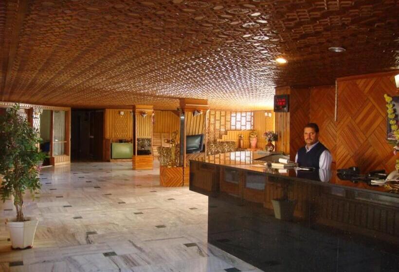 Family Suite, Subash Palace