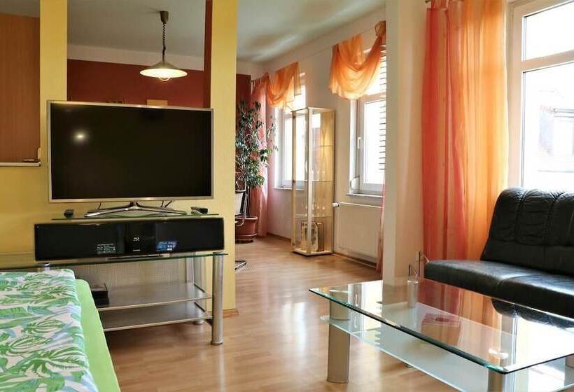 Cameră Familiară, Pension Jung