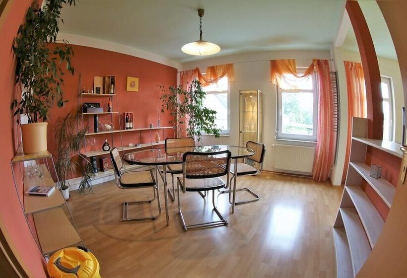 Семейный Номер, Pension Jung