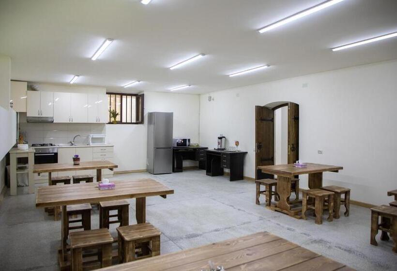اتاق استاندارد چهار تخته, Tatev Hotel And Tours