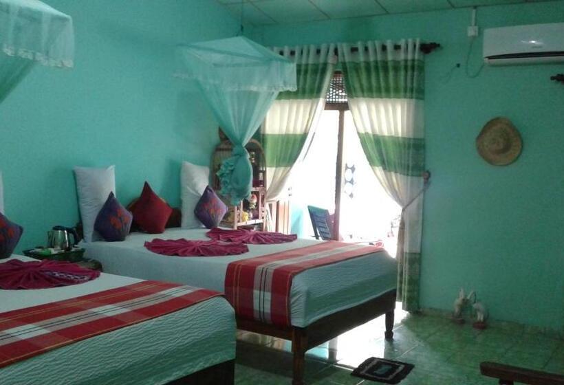 Четырехместный Номер Стандарт, Flower Inn