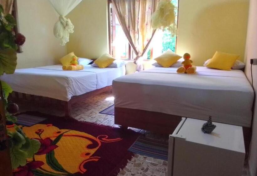 Четырехместный Номер Стандарт, Flower Inn
