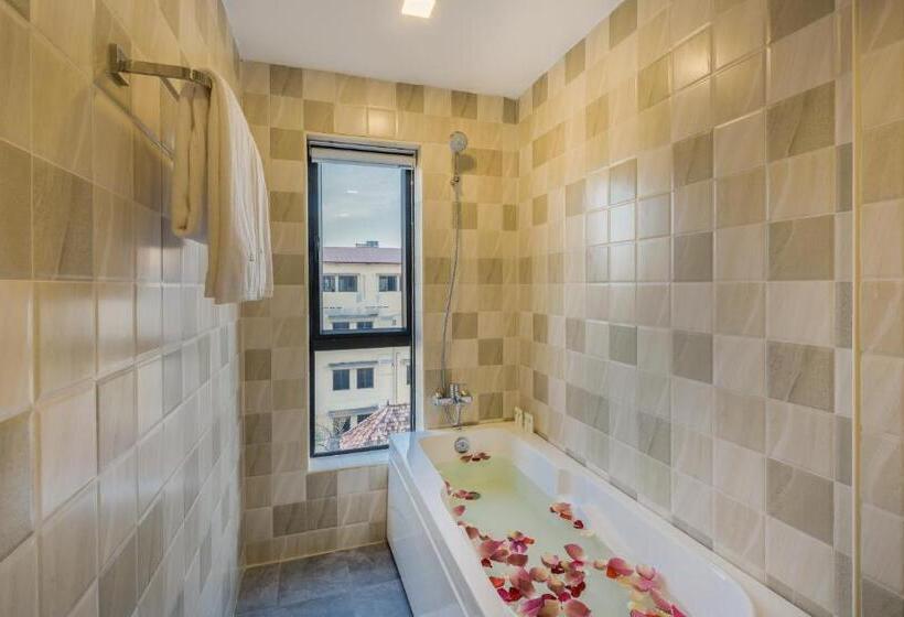 Трехместный Президентский, Phnom Penh 51 Hotel & Residences