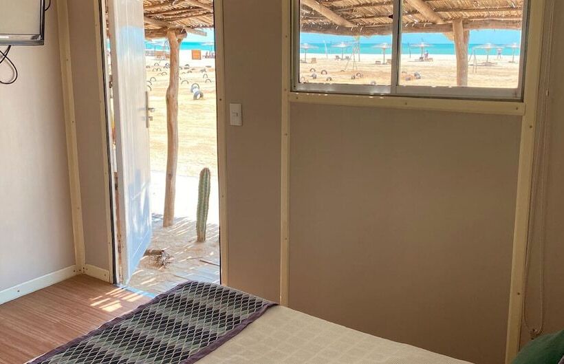 이코노미 룸, On Vacation Wayira Beach