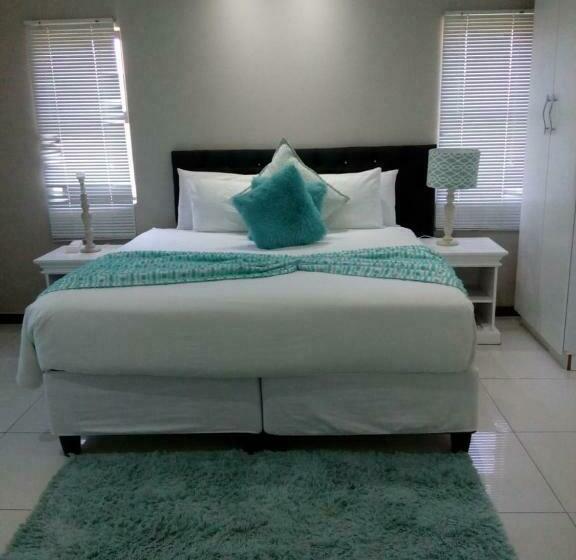 Номер Стандарт, Shoes Guest House