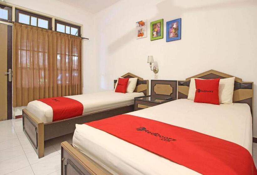 Номер Deluxe, Reddoorz Near Pojok Beteng Prawirotaman
