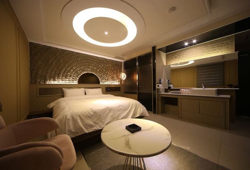 Номер Deluxe, Yeogiuhtte Daegu Station
