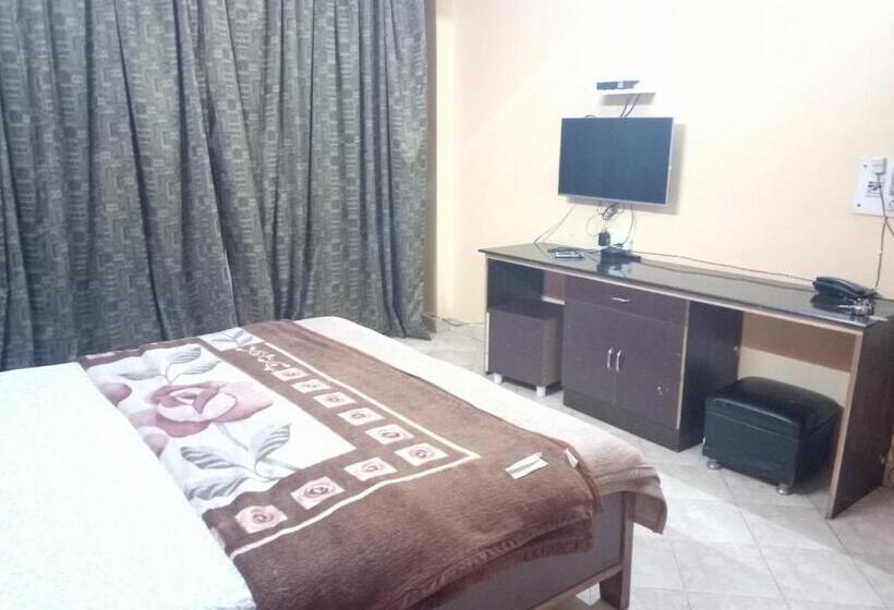 اتاق استاندارد, Yash Guest House 01 Minute Walk In Nizamuddin Railway Station