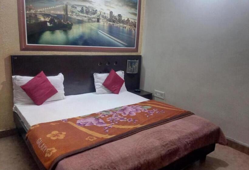 اتاق استاندارد, Yash Guest House 01 Minute Walk In Nizamuddin Railway Station
