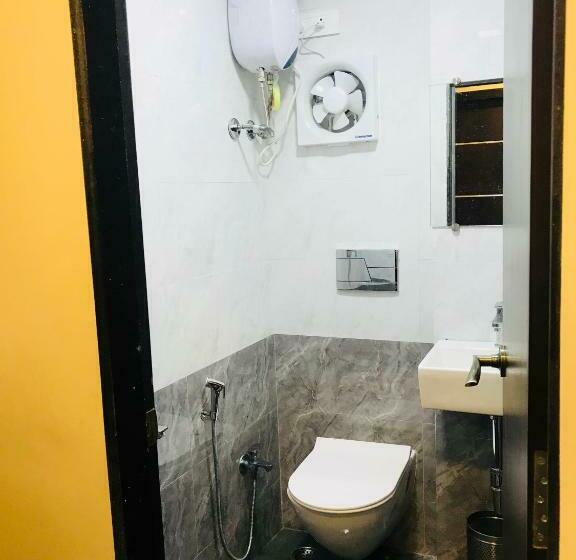 Quarto Economy Individual, Shabana   Colaba Causeway