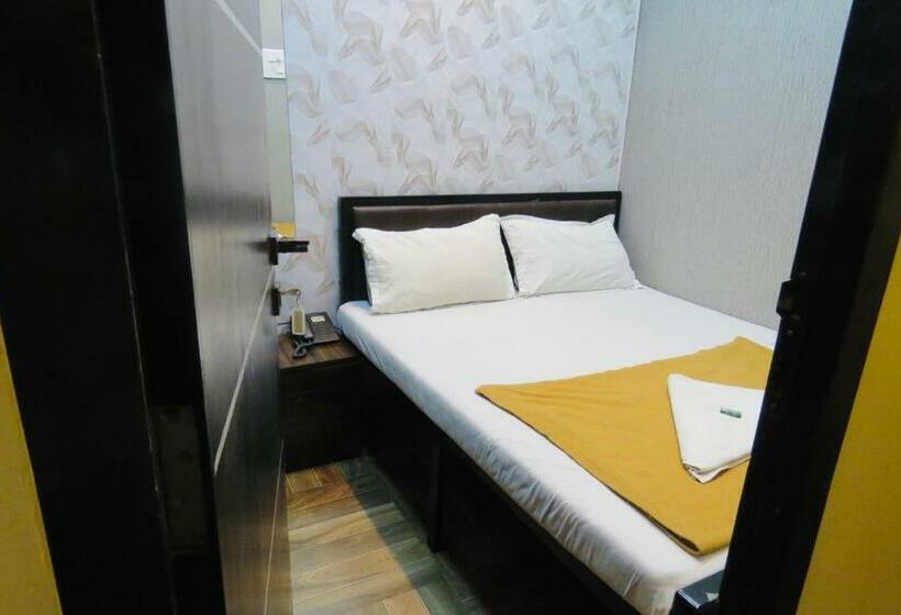 Quarto Estandar Banheiro Compartilhado, Shabana   Colaba Causeway