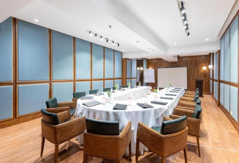 Стандартный Номер Кровать Кинг, Ramada By Wyndham Kasauli