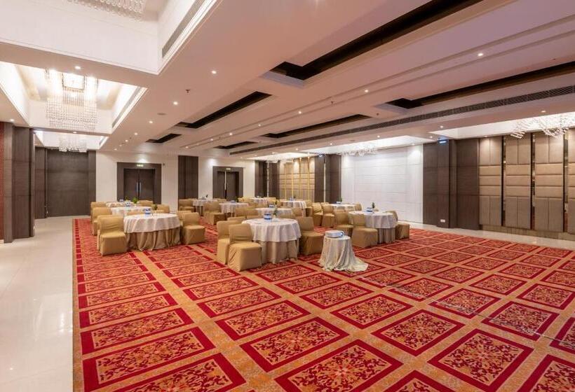 Номер Стандарт Кровать Кинг Адаптированный для Инвалидов, Ramada By Wyndham Kasauli
