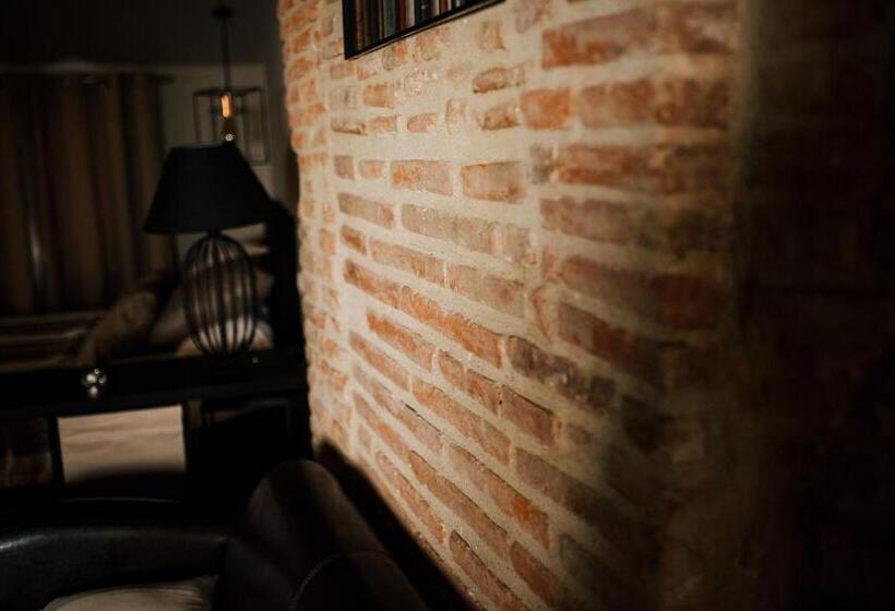 Люкс с гидромассажем, La Suite Romantique Avec Jacuzzi Au Cœur De Perpignan