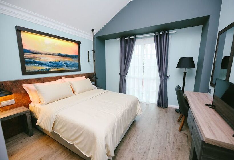 Полулюкс с Бассейном, The Royale Chenang Resort